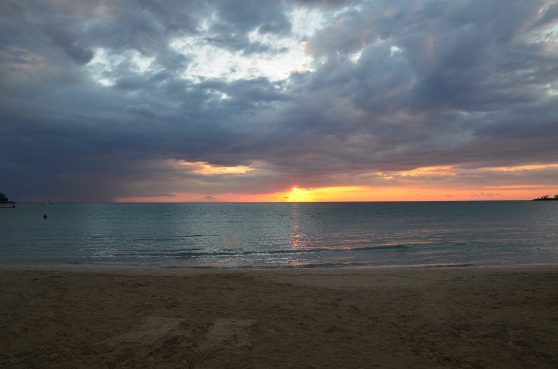 Traumhafter Sonnenuntergang Hotel Riu Palace Tropical Bay