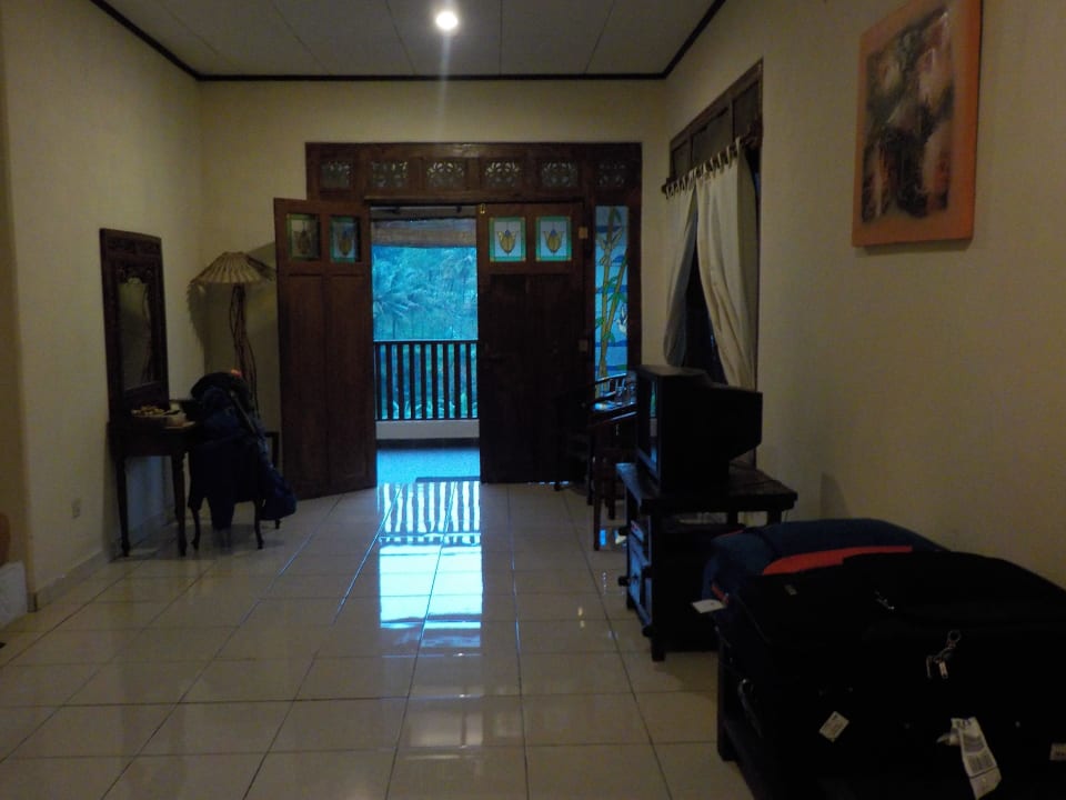 Blick auf den Balkon (Bett ist Links) GG House Happy Valley