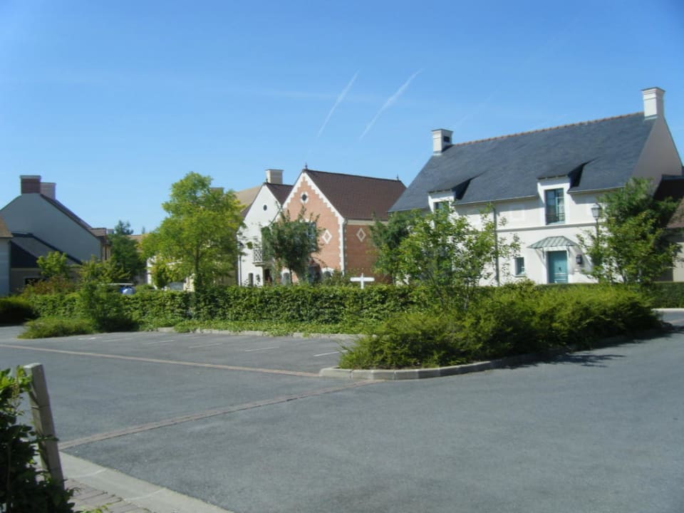 Widok z ulicy Hotel Marriott Village d'Ile-de-France