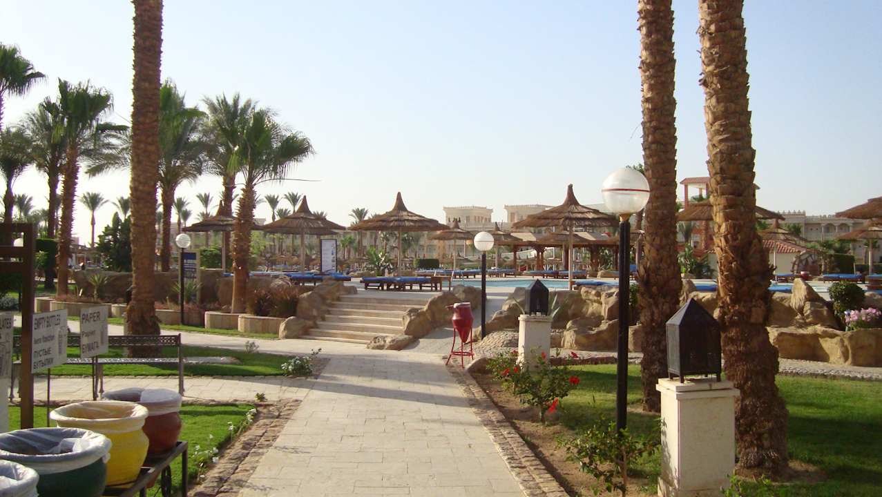 Sehr schöner Park Beach Albatros Resort