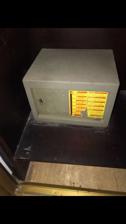 Dreckig und gammelig im Schrank Meliá Caribe Beach Resort-All Inclusive