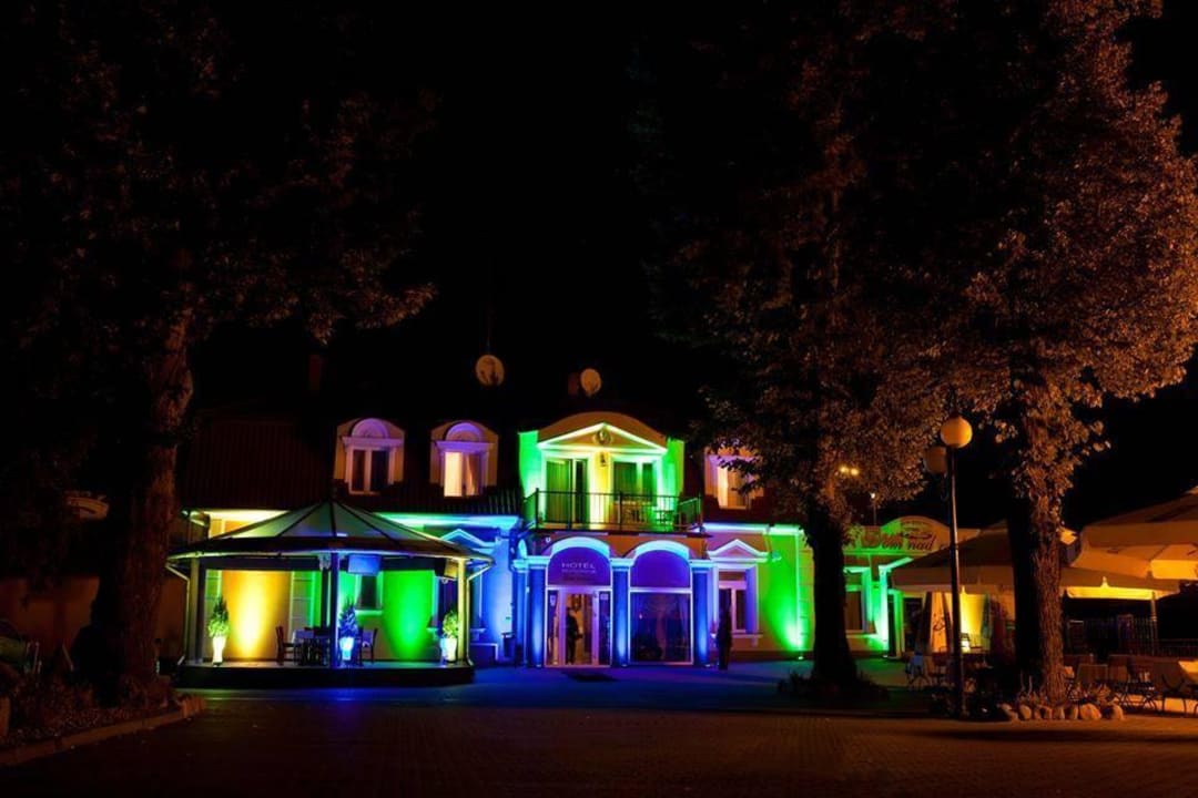 Dom nad rzeką nocą  Hotel Dom nad Rzeką