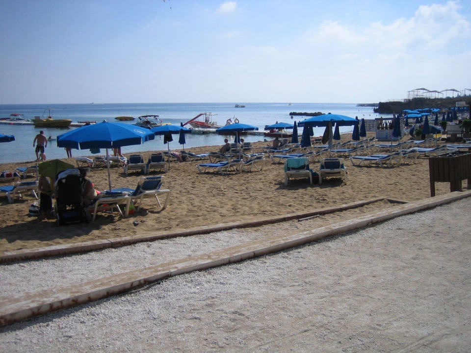 Promenade und Strand vor Hotel Hotel Sunrise Beach