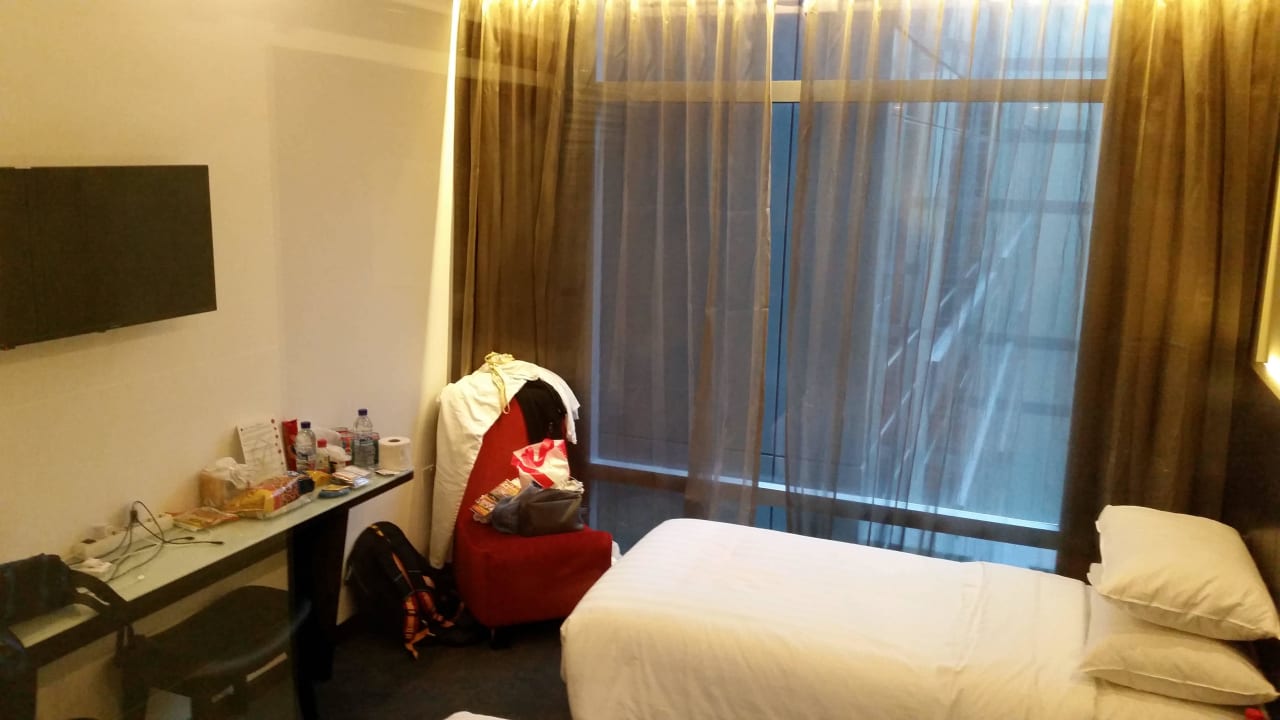 Blick Richtung Fenster zum Innenhof Hotel Chancellor@Orchard