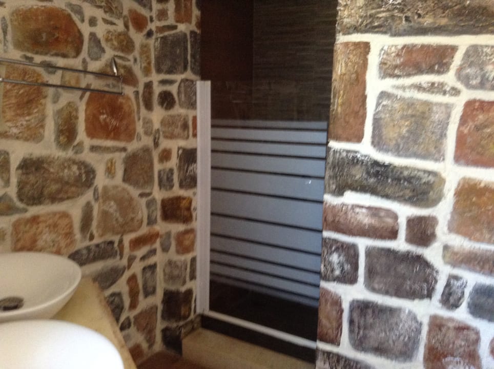 Eingang zur Duschecke im Bad Balsamico Traditional Suites