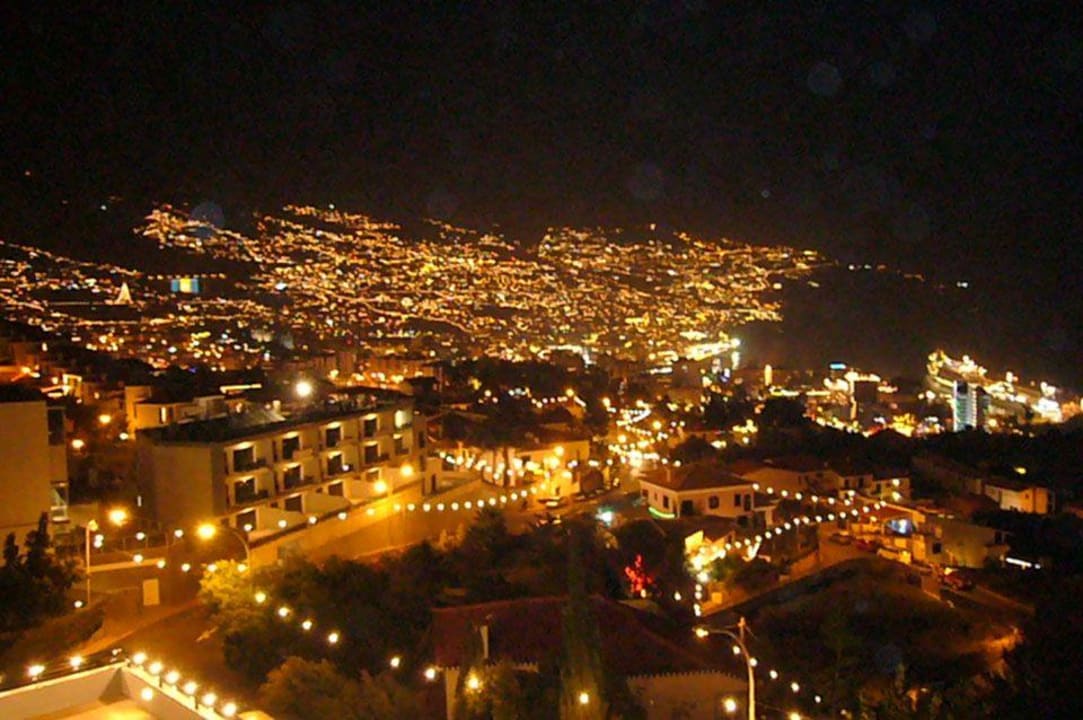 Funchal bei Nacht Hotel Madeira Panoramico