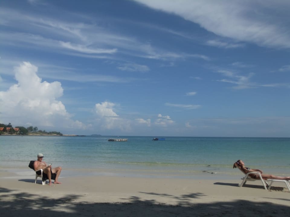 Strand direkt vor dem Hotel Hotel Vongdeuan Resort