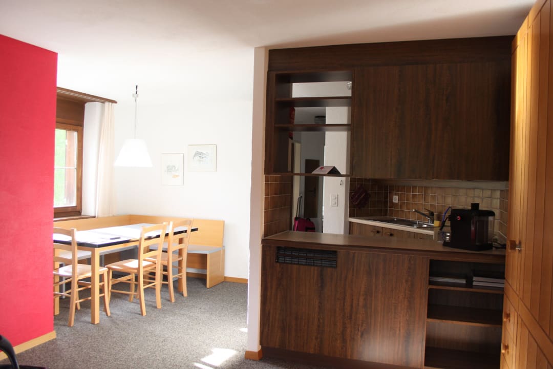 Blick auf Kochnische und Essecke Ferienanlage Pany