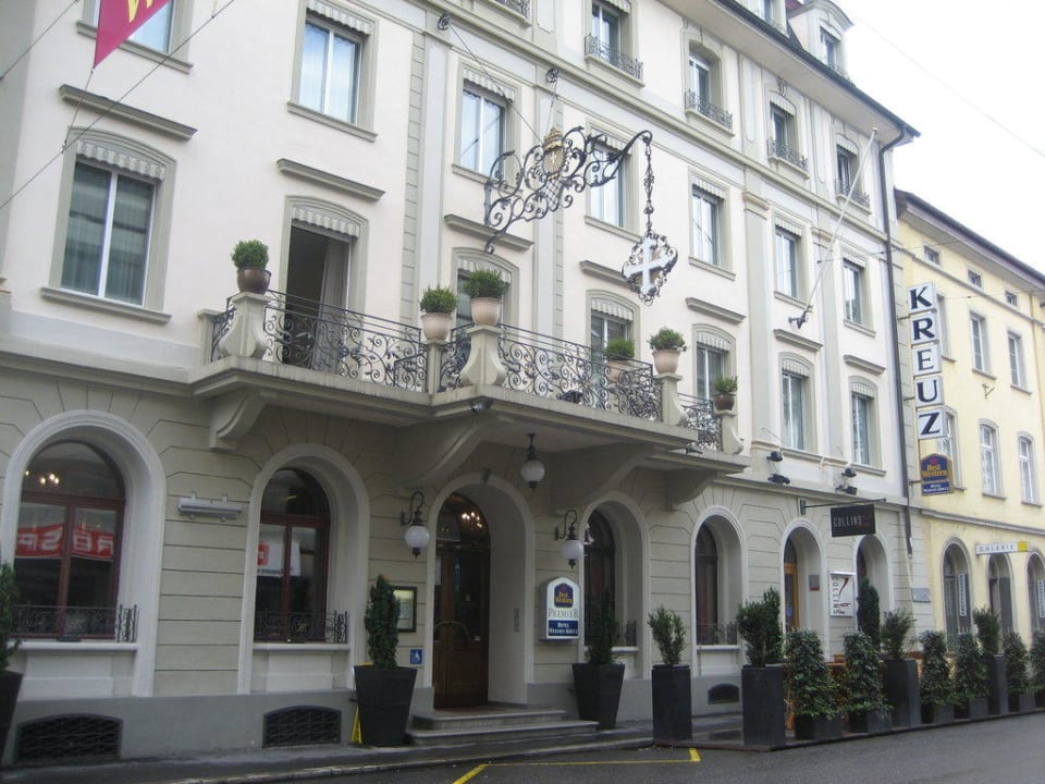 Außenansicht / Eingang Hotel Weisses Kreuz