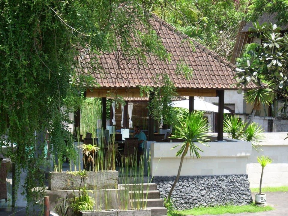 Blick zum offenen Restaurant Villa Puri Ayu
