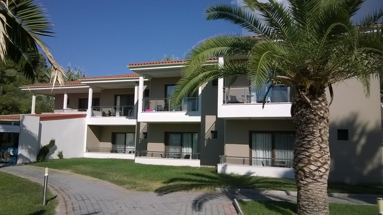 Außenansicht Hotel Lagomandra Beach