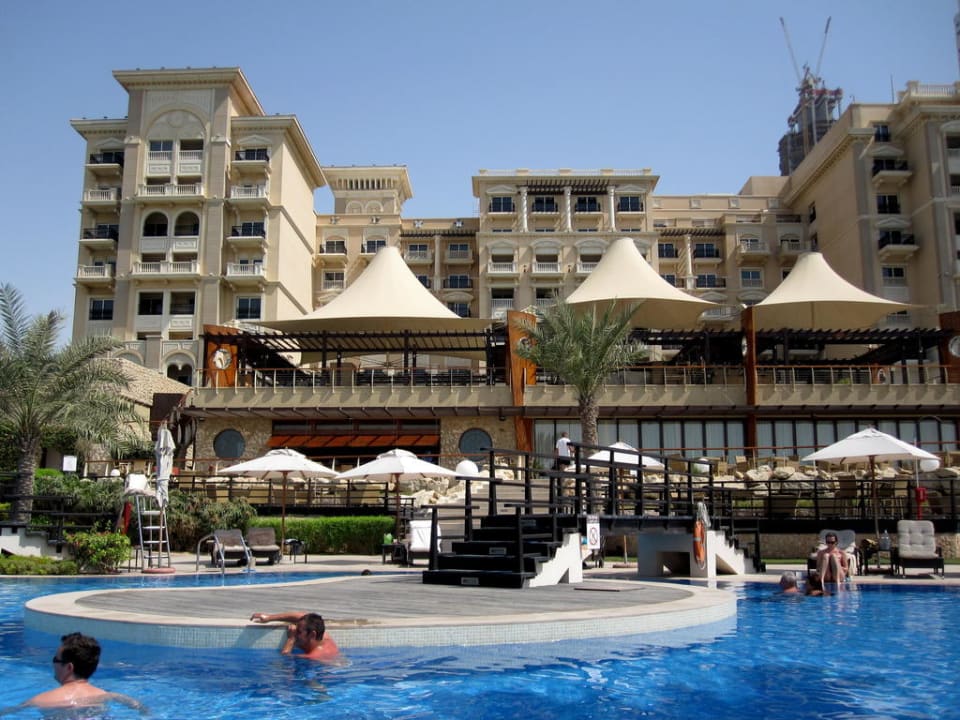 Am Pool The Westin Dubai Mina Seyahi Beach Resort & Marina
