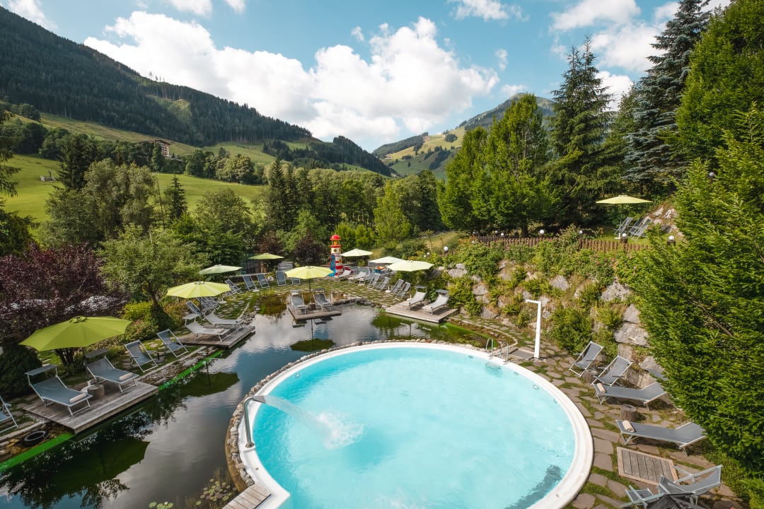 Pool The RESI Apartments mit Mehrwert