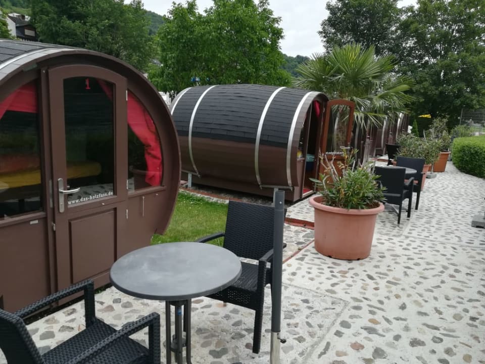 Fünf Fässer Das Fasshotel