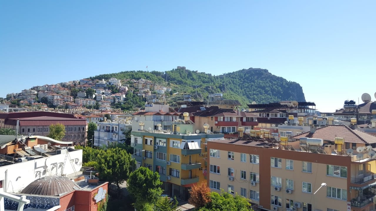 Blick vom Restaurant auf die Burg Hotel Aslan City Kleopatra
