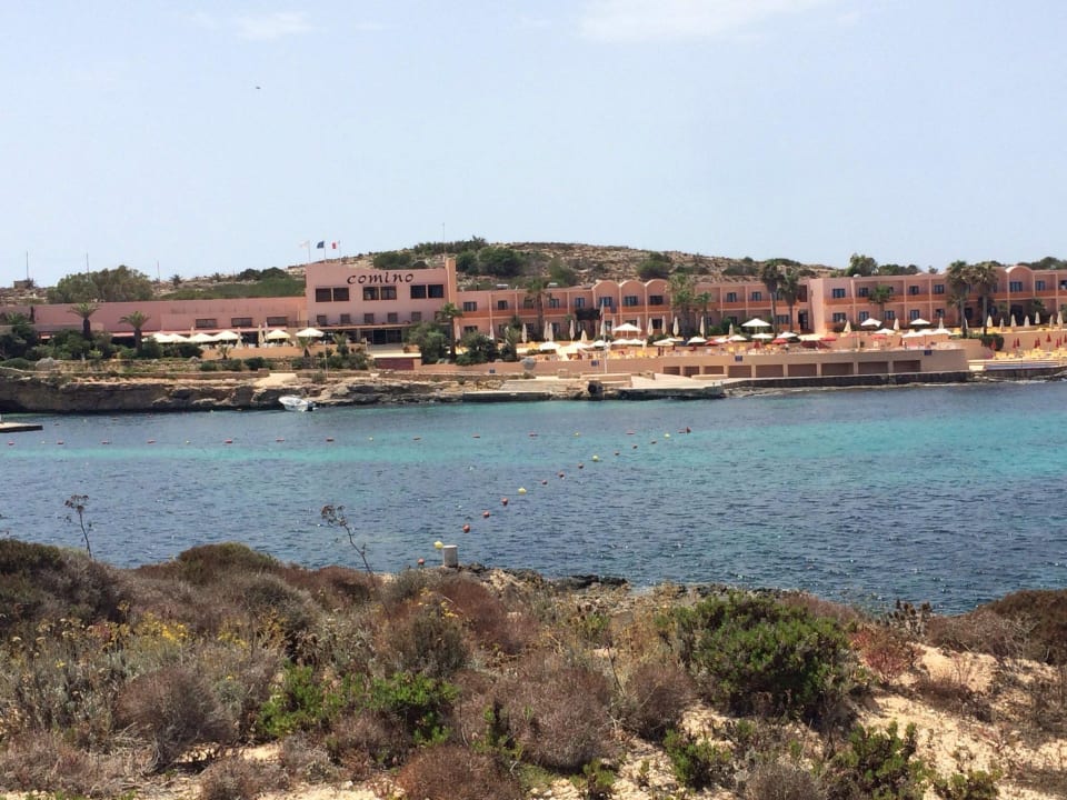Von der anderen Seite der Bucht Comino Hotel & Bungalows