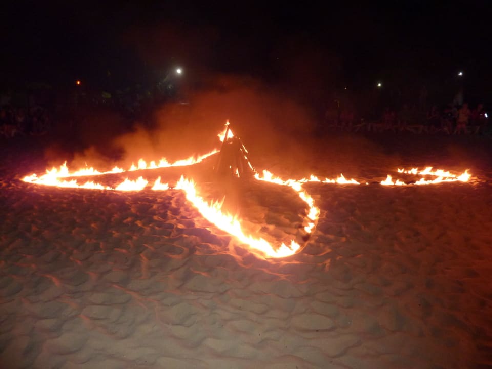 Feuershow bei der Beach-Party TUI MAGIC LIFE Africana
