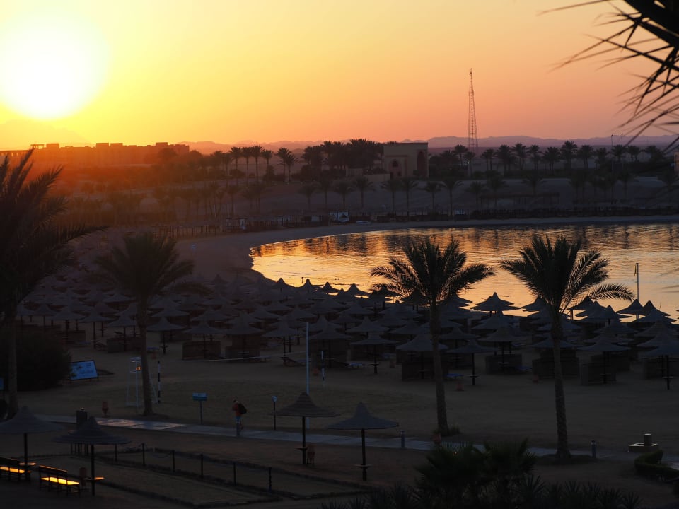 Sonnenuntergang über Coraya Bay Jaz Solaya