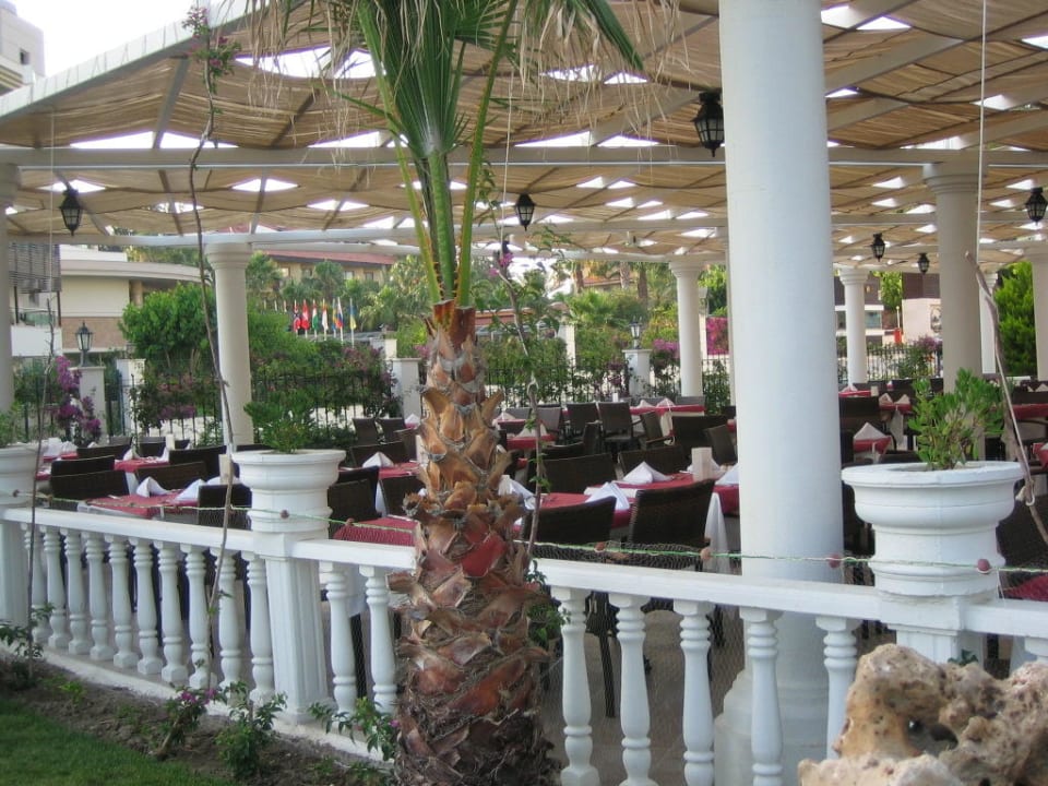 Hauptrestaurant - außen  Alba Queen Hotel