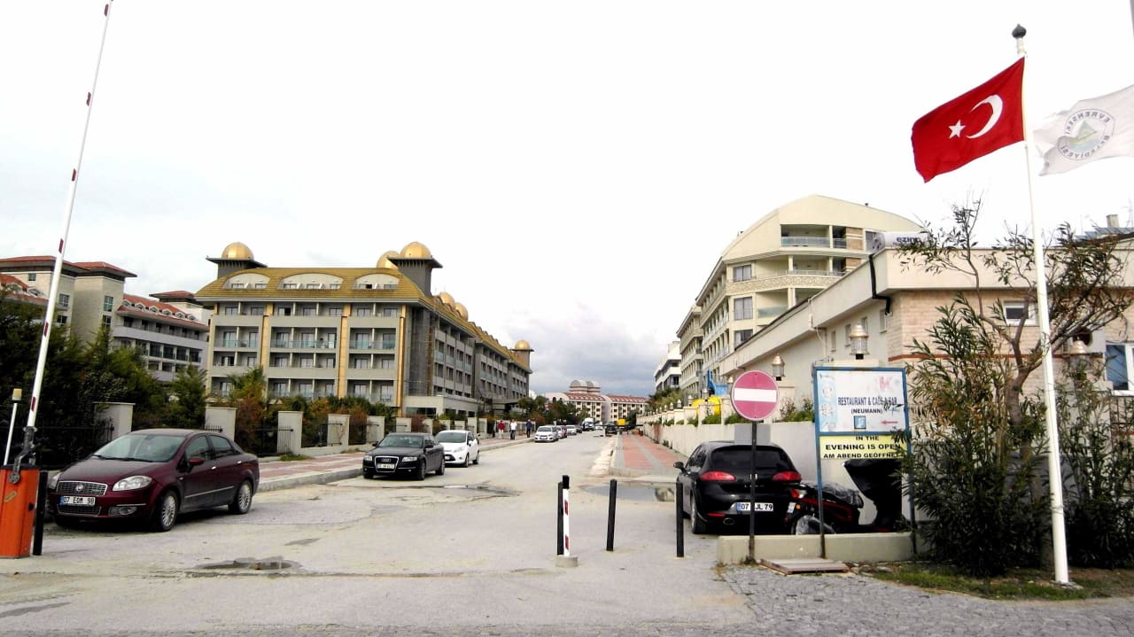 Hotel Strassenansicht Aydinbey Kings Palace & Spa