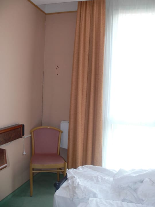Löcher an der Wand Hotel Days Inn Dessau