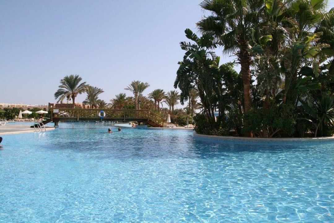 Basen Brayka Bay Resort