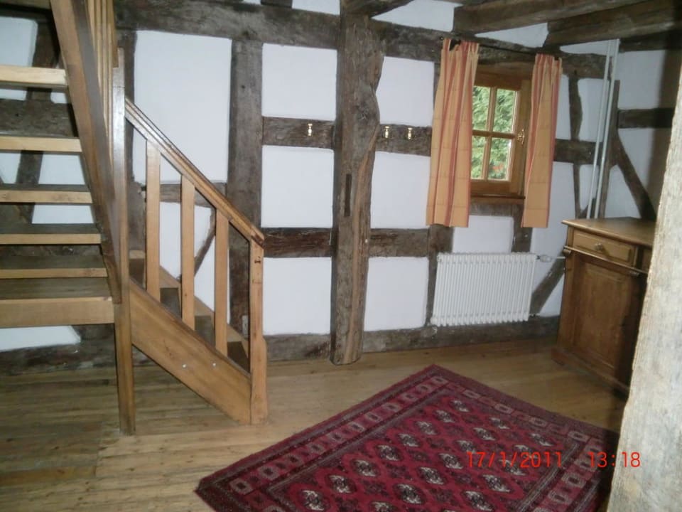 Hoppenstock - Flur mit Treppe nach oben Eifel-Hotel Historische Wassermühle