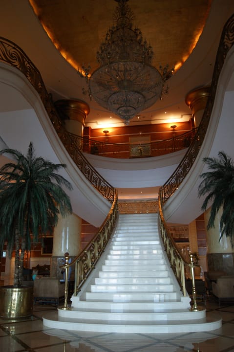 Die gr. Showtreppe Corniche Hotel Sharjah