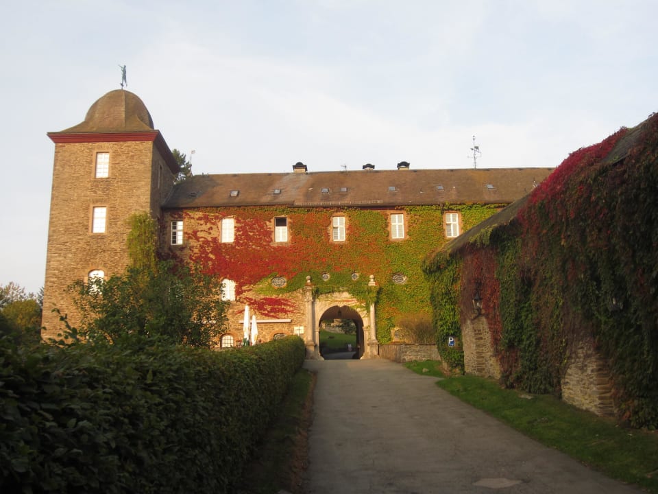 Eingangsbereich Schloss Schnellenberg Burghotel