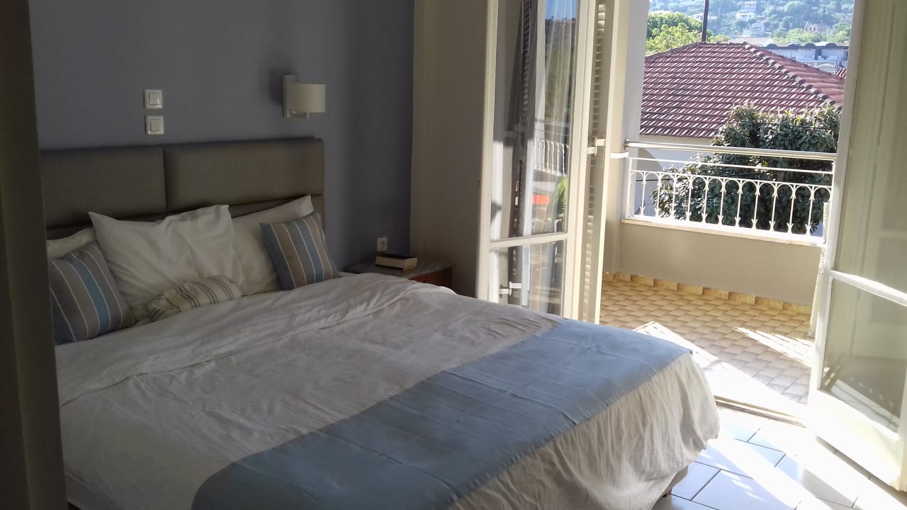 Zimmer Acharavi Beach Hotel