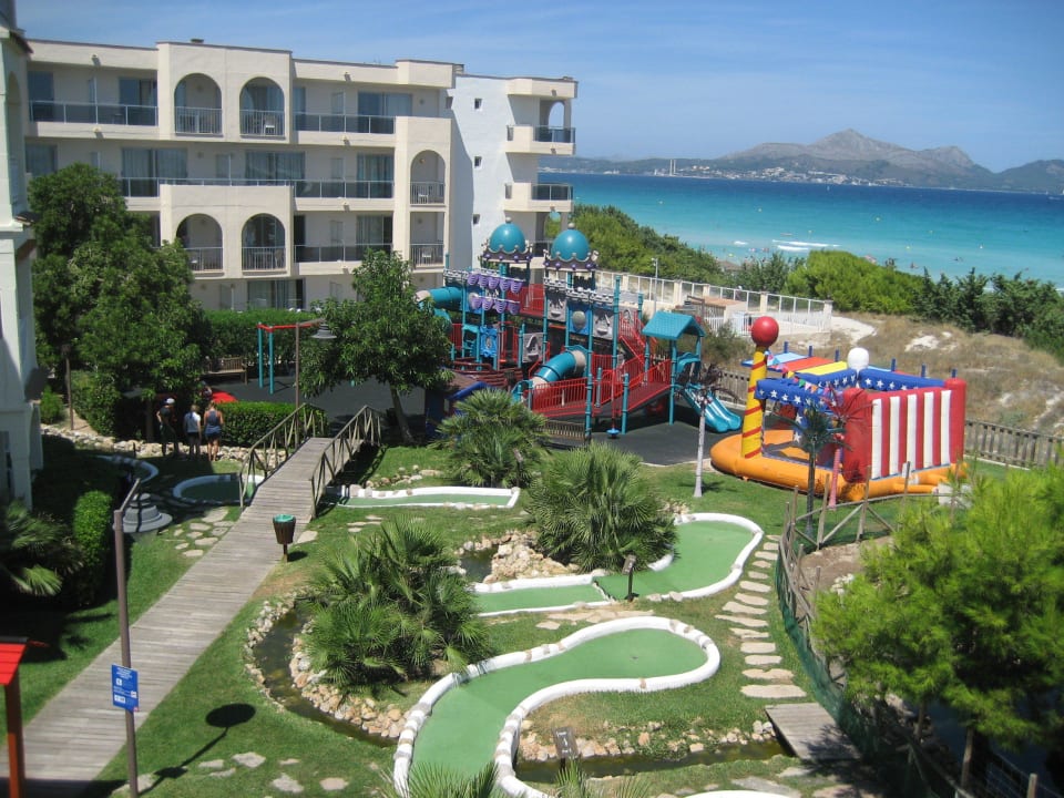 Kinderspielplatz und Minigolf Zafiro Bahia