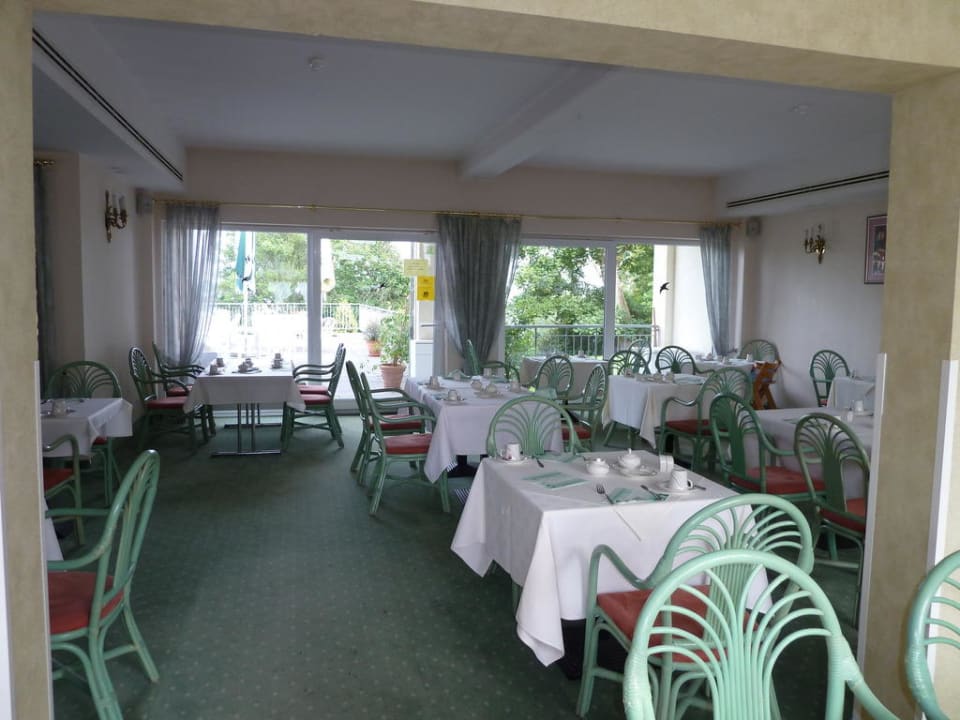 Früchstücksbereich in der Orangerie Seehotel Schloss Klink