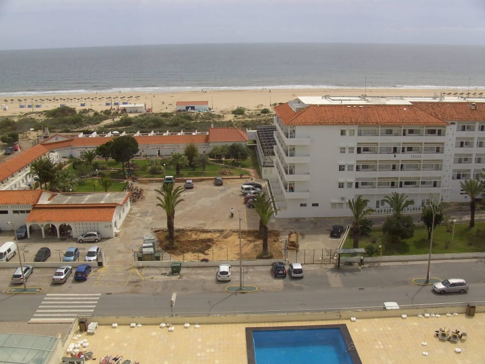 Pool mit Strandblicj Hotel Yellow Praia Monte Gordo