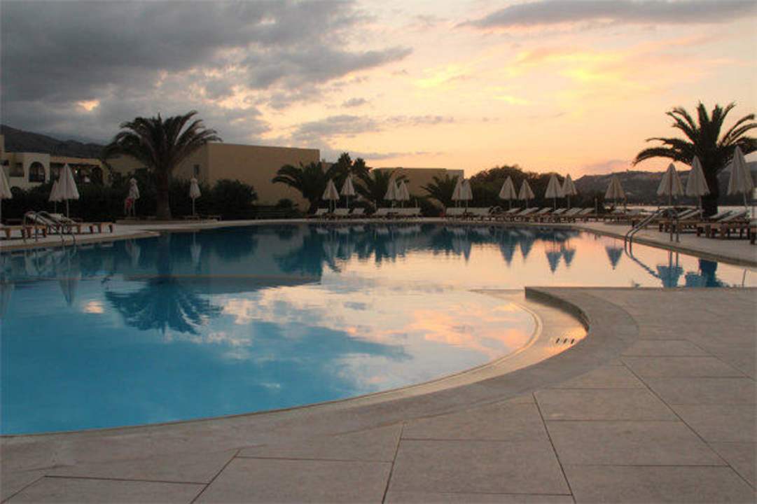 27 Pilot Beach Resort