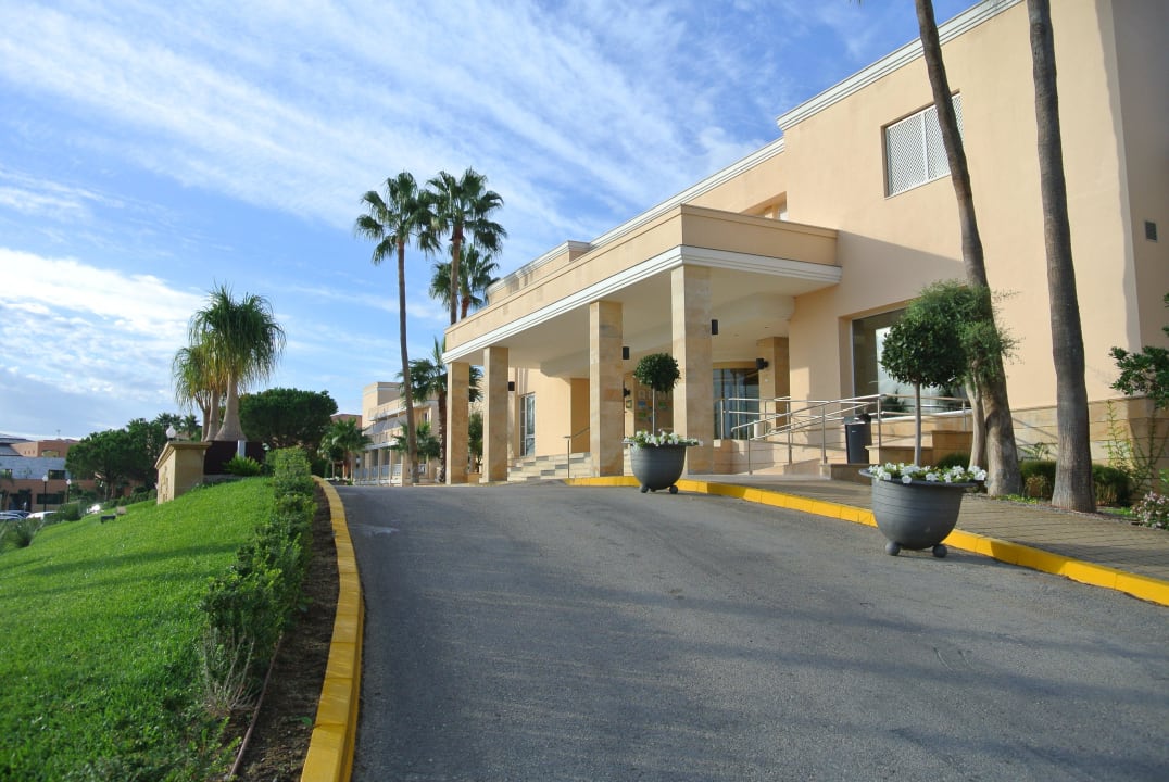Einfahrt zum Hotel Hipotels Playa la Barrosa