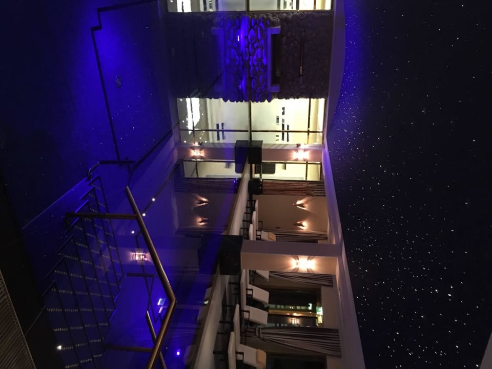 Gold und Sternchen überall Althoff Grandhotel Schloss Bensberg