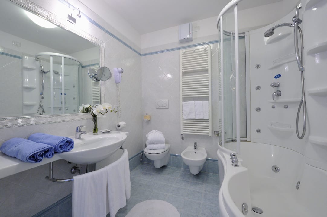 Badezimmer Family Suite Hotel Italia Palace