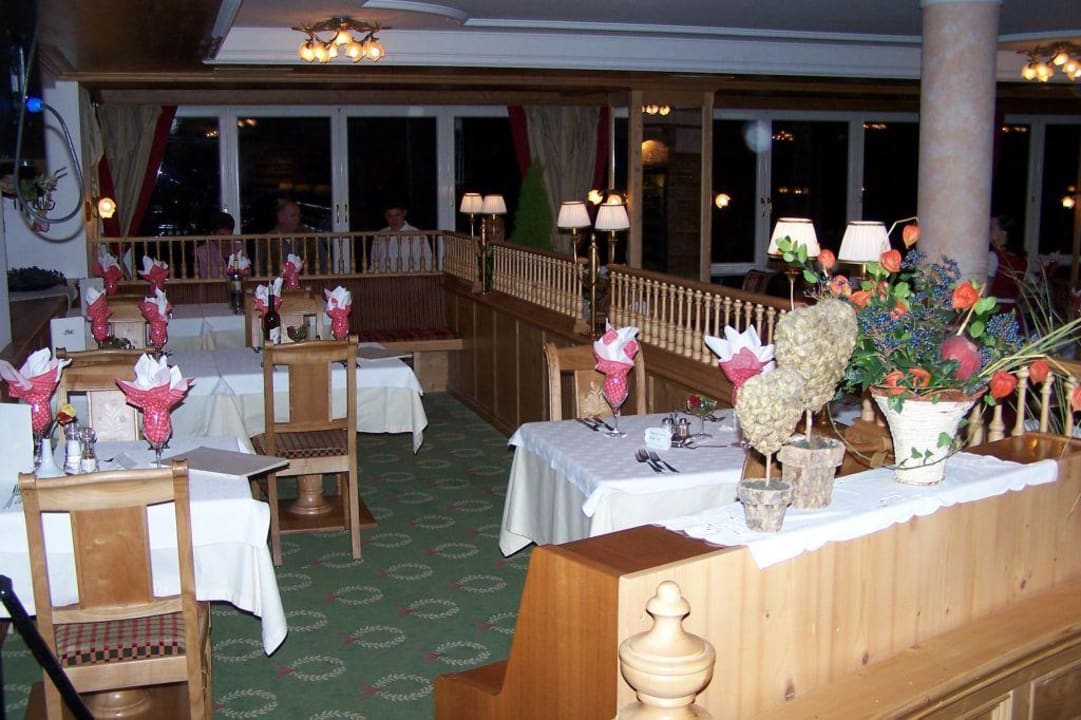 Gediegenes Ambiente im Speiseraum Hotel Panorama