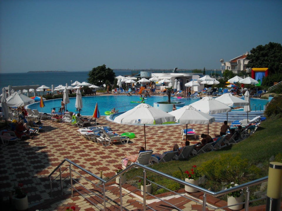Poolanlage Hotel Sineva Beach