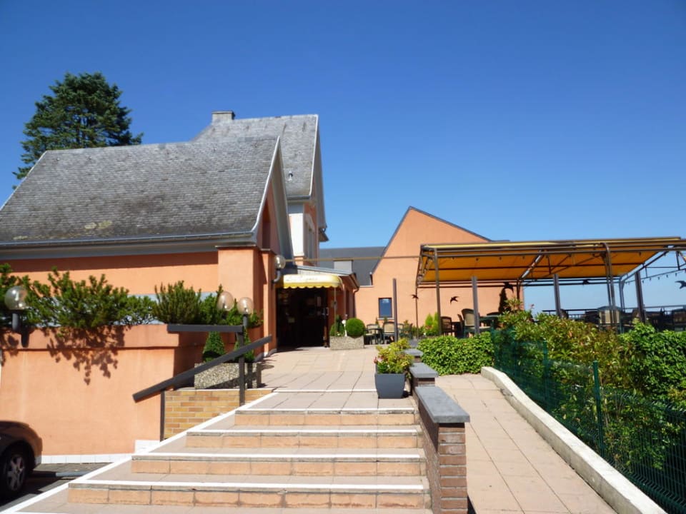 Zugang zum Hotel vom Parkplatz Hotel Des Vignes Du Pressoir