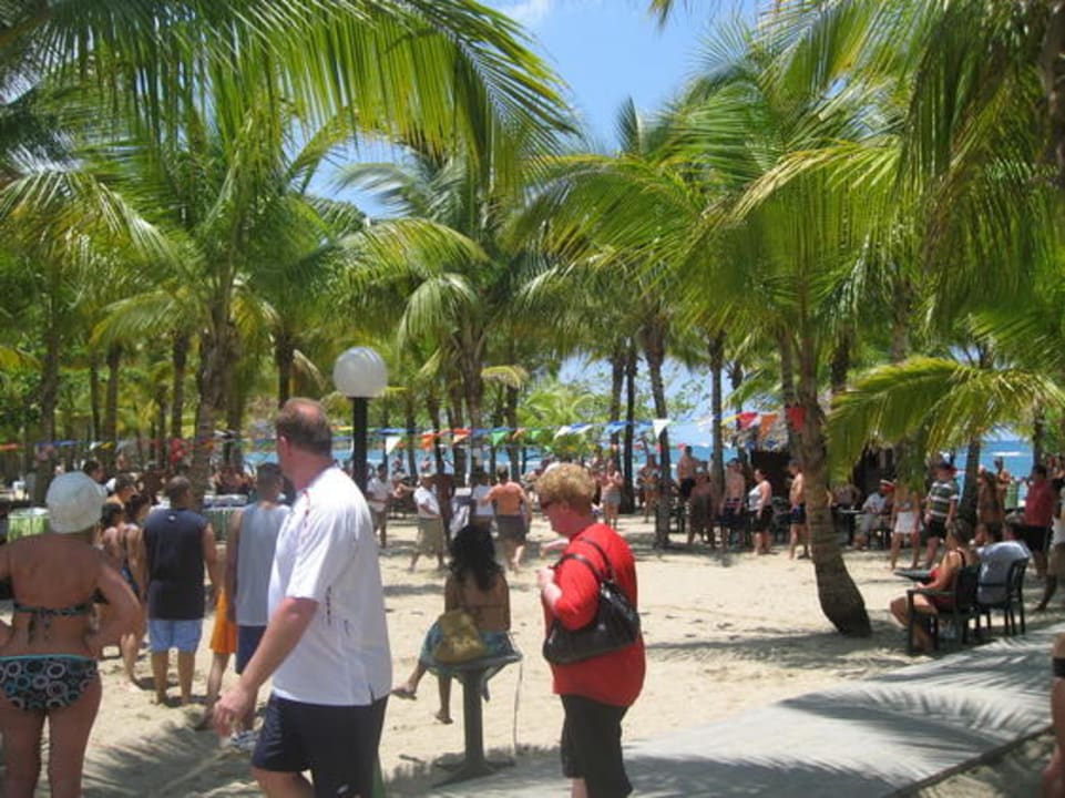 Buffet am Strand Playabachata Hotel