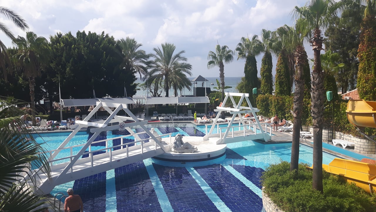 Pool Sealife Buket Resort & Beach