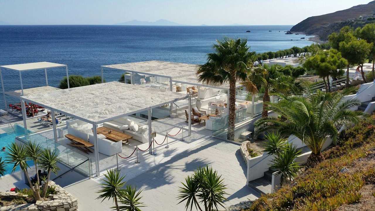 Bar über dem Pool. Abends geöffnet Dimitra Beach Hotel & Suites