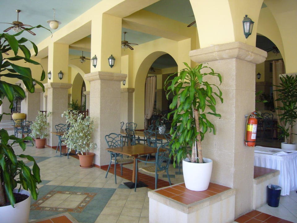 Eingang eines der zwei Themenrestaurants Lindos Princess Beach Resort & Spa