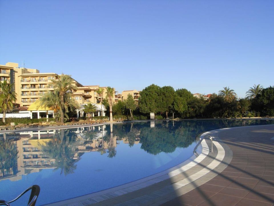 Pool vor Haupthaus Palace Asteria Family Belek