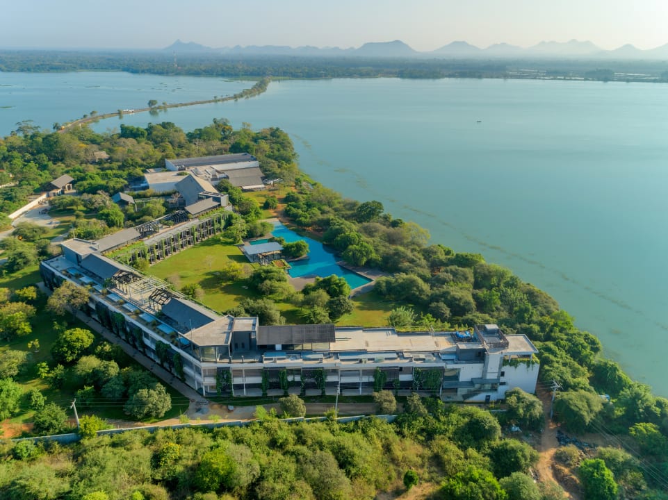 Außenansicht DoubleTree by Hilton Weerawila Rajawarna Resort