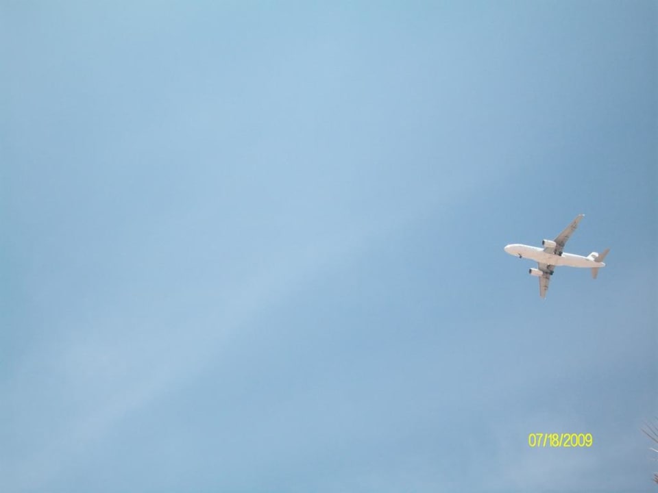 Flugzeuge im Landeanflug Pickalbatros Alf Leila Wa Leila Resort - Neverland Hurghada