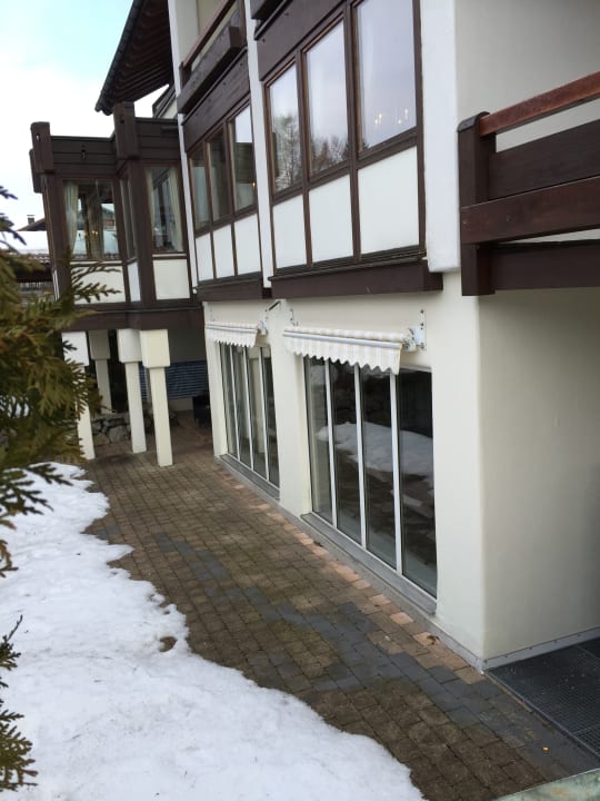 Aussenbereich vom Schwimmbad, von der Strasse aus einblickba Concordia Vitalhotel & Spa