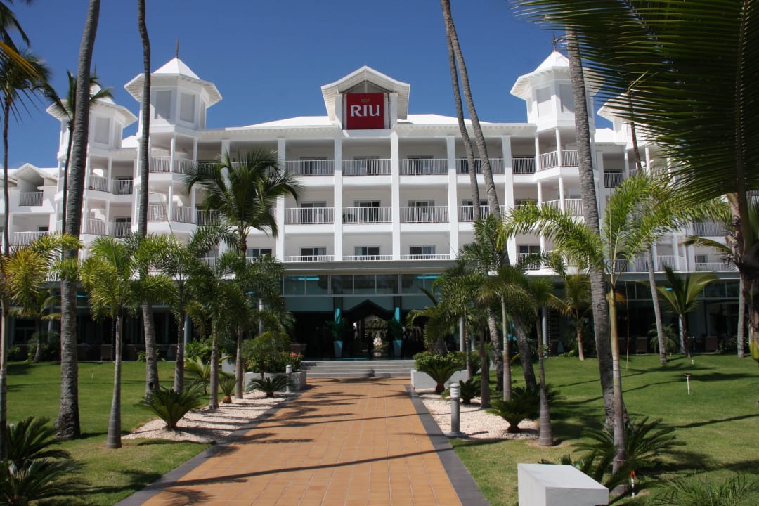 Blick vom Pool aus zum Hotel Hotel Riu Palace Macao - Adults only