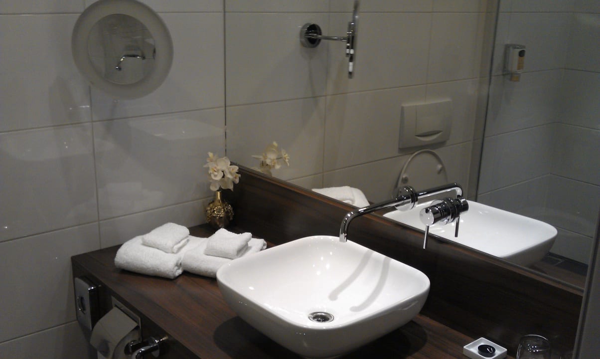 Zimmer 204, Badezimmer Hotel Van der Valk Hildesheim